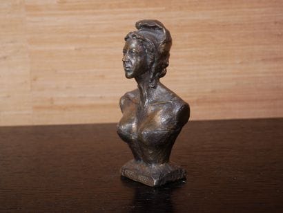 R. BERUCCI
Marianne 1789-1989
Buste en bronze...