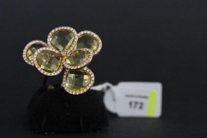 Bague «fleur» sertie de citrines cabochons...