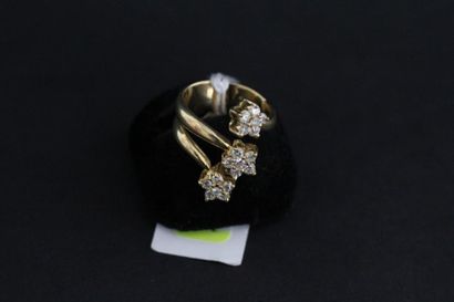 Bague «triple fleur» en or sertie de petits...