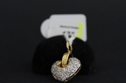 Pendentif coeur en or pavé de petits diamants....