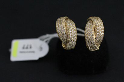 Paire de boucles d'oreilles, système pour...