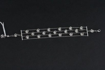 Bracelet composé de quatre rangs de chainette...