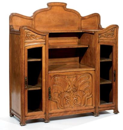 Travail français 1900
Buffet en bois vernissé...