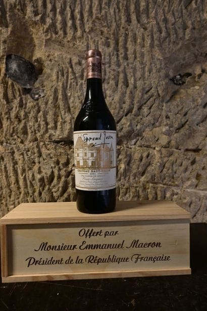 1 bottle CH. HAUT BRION, Pessac Léognan,...