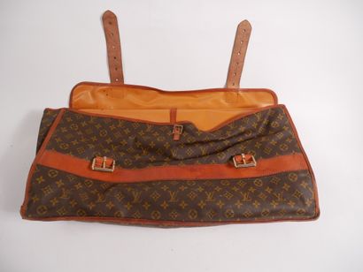 Louis VUITTON 


Sac à double soufflet en...