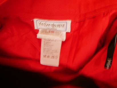 YVES SAINT LAURENT Variation 


Veste et...
