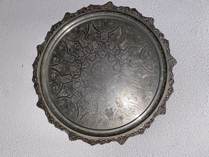 Lot comprenant :


-	1 plat berbère en céramique...