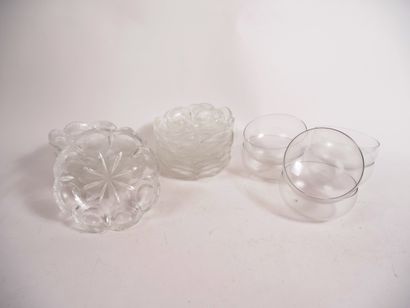Lot en cristal comprenant : 


-	6 coupes...