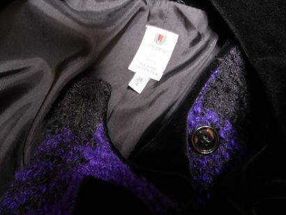 UNGARO 


Manteau en laine teintée noire...