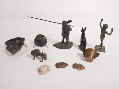 Lot comprenant : 


-	Le pêcheur à la mouche,...