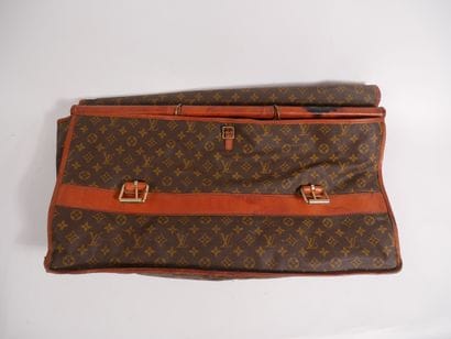 Louis VUITTON 


Sac à double soufflet en...