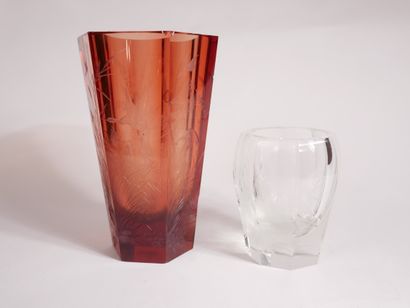 MOSER : 


Lot de deux vases :


-Un vase...