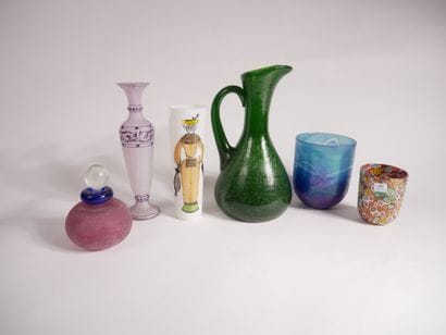 Lot comprenant :


-	1 pichet en verre bullé,...