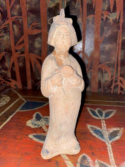 CHINE 


Dame de Cour en terre cuite.


H...