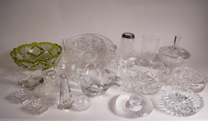 Important lot en cristal comprenant : 


-	2...