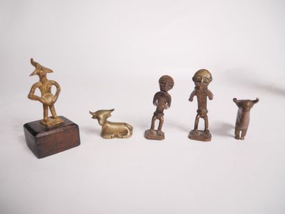 Lot de sculptures africaines en bois patiné...
