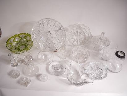 Important lot en cristal comprenant : 


-	2...