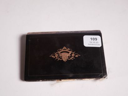 Etui en écaille de tortue à décor incrusté...