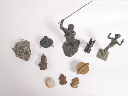 Lot comprenant : 


-	Le pêcheur à la mouche,...