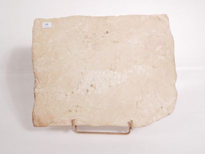 Bas-relief en pierre calcaire.


Dans le...