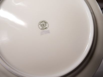 A. VIGNAUD Limoges :


Service en porcelaine...