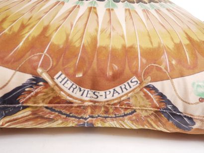 HERMES Paris 


Coussin en soie à décor imprimé,...