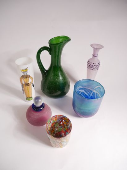 Lot comprenant :


-	1 pichet en verre bullé,...