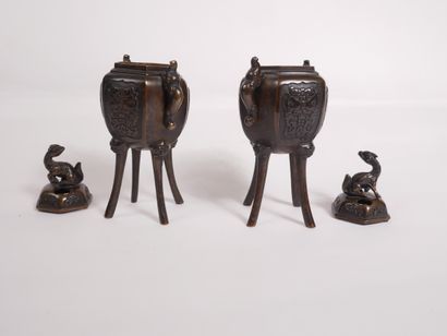 CHINE


Paire de brûle-parfums en bronze...