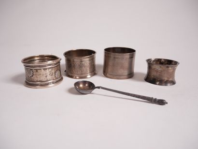 Lot en argent 925°/°° : 


- Quatre ronds...