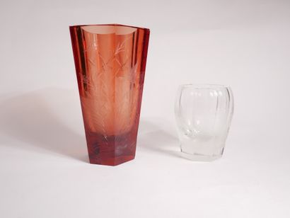 MOSER : 


Lot de deux vases :


-Un vase...