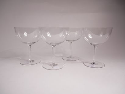BACCARAT 


Suite de quatre grands verres...