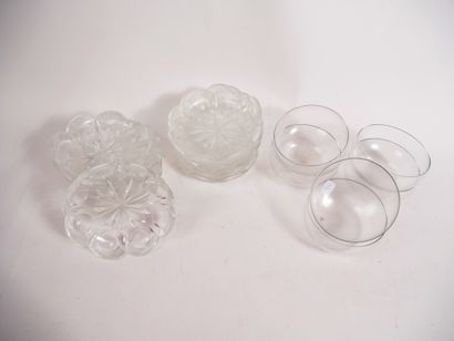 Lot en cristal comprenant : 


-	6 coupes...