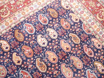 Lot de trois tapis : 


Un tapis 


207 x...
