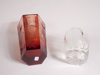 MOSER : 


Lot de deux vases :


-Un vase...