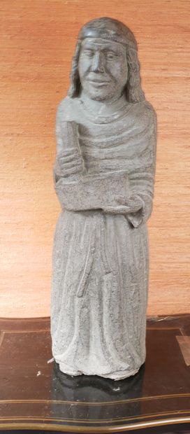 Sculpture en granit représentant un Saint...