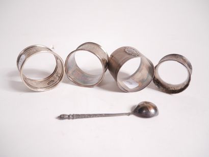 Lot en argent 925°/°° : 


- Quatre ronds...