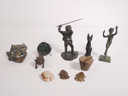 Lot comprenant : 


-	Le pêcheur à la mouche,...