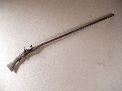 Mousquet en bois et métal.


Afrique du Nord.


L...