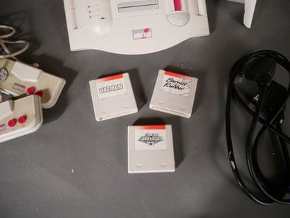 *AMSTRAD
GX4000 game console, two joysticks...
