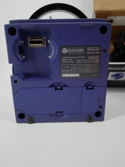 *NINTENDO. GAME CUBE
Blue/purple game console
In...
