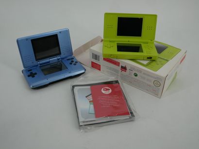 *NINTENDO. DS TM LITE
Green portable games...