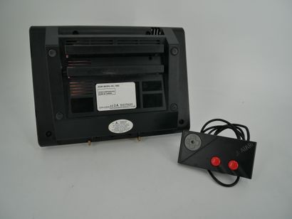*ATARI. 7800
Game console with joystick
As...