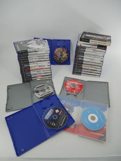 *SONY. PLAYSTATION 2
Lot of thirty-two various...