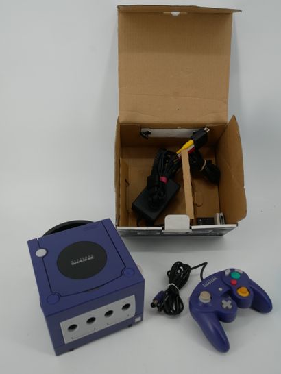 *NINTENDO. GAME CUBE
Blue/purple game console
In...
