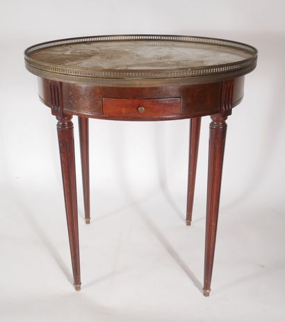Circular pedestal table in stained wood,...