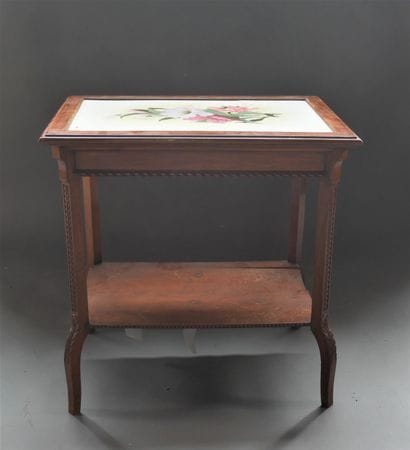 Lot : 
- Partie de salon comprenant deux...