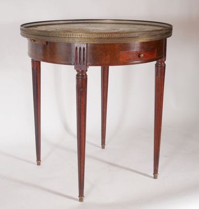 Circular pedestal table in stained wood,...