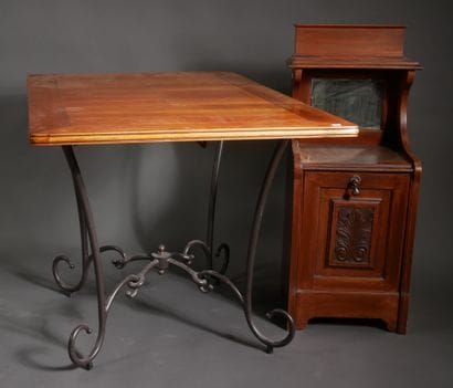 Lot :
- Bookcase staircase forming a chair...