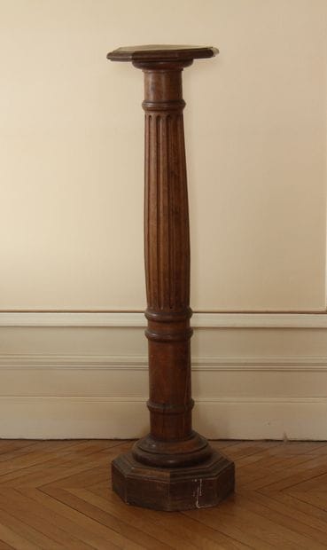 Natural wood selette with fluted shaft, octagonal...