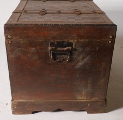 Small travel trunk in wood sheathed in imitation...